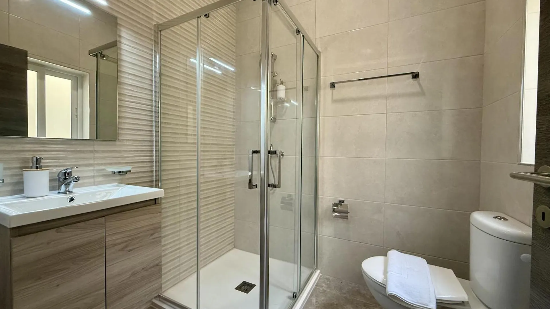Apartment New Apartment! Walking Distance To The Three Cities By Sf Homes Fgura
